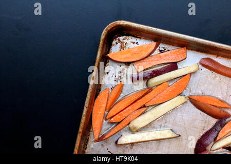 Kokos-Ofen gerösteten süße Kartoffel-Chips Stockfoto