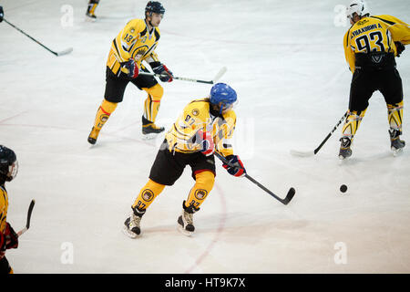 Moskau, Russland - 22. Januar 2017: Amateur Hockey League Playoff-77. Spiel zwischen Hockey-Team "New Jersey 53' und Hockey team"Grizzly-2". Stockfoto