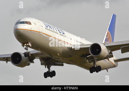 United Airlines Boeing 767-300 N659UA-Landung am Flughafen London Heathrow, Vereinigtes Königreich Stockfoto