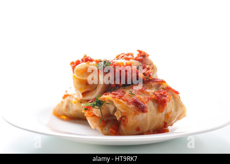 Kohlrouladen mit Fleisch und Reis in Tomatensauce Stockfoto