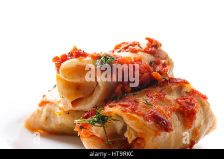 Kohlrouladen mit Fleisch und Reis in Tomatensauce Stockfoto