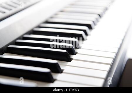 Klaviertasten von elektronischen Tasteninstrument. Nahaufnahme Foto Stockfoto