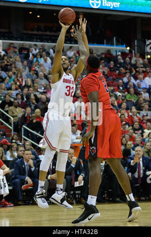 Washington, DC, USA. 8. März 2017. IBRAHIMA DIALLO (32) Versuche, während die erste Runde Spiel statt im Verizon Center in Washington, DC. Bildnachweis: Amy Sanderson/ZUMA Draht/Alamy Live-Nachrichten Stockfoto