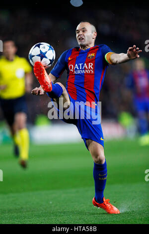 Barcelona, Spanien. 8. März 2017. Andres Iniesta (Barcelona), 8. März 2017 - Fußball: UEFA Champions-League-Runde 16 2. Bein match zwischen FC Barcelona 6-1 Paris Saint-Germain im Camp Nou in Barcelona, Spanien. Bildnachweis: D.Nakashima/AFLO/Alamy Live-Nachrichten Stockfoto