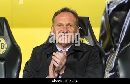 Dortmund, Deutschland. 8. März 2017. Dortmunds Geschäftsführer Hans-Joachim Watzke während der UEFA-Champions-League-Runde 16 Rückspiel Fußballspiel zwischen Borussia Dortmund und SL Benfica im Signal Iduna Park in Dortmund, Deutschland, 8. März 2017. Foto: Guido Kirchner/Dpa/Alamy Live News Stockfoto