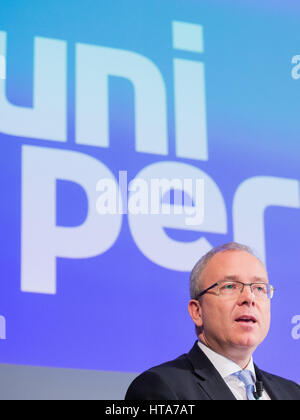 Düsseldorf, Deutschland. 9. März 2017. Christopher Delbrueck, CFO von Uniper, auf einer Pressekonferenz in Düsseldorf, Deutschland, 9. März 2017. Das Unternehmen ist die Freigabe seiner jährlichen Finanzberichts. Foto: Rolf Vennenbernd/Dpa/Alamy Live News Stockfoto