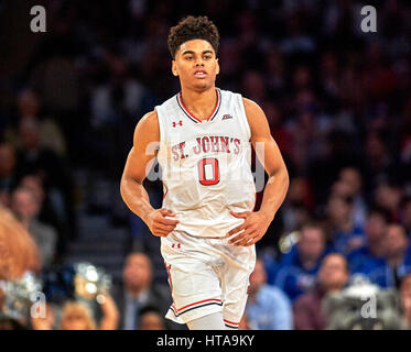 New York, New York, USA. 8. März 2017. St Johns Wache Malik Ellison #0 läuft außerhalb des Platzes nach dem Sieg über die Georgetown Hoyas 74-73 in der ersten Runde Big East Turnier im Madison Square Garden in New York City. Duncan Williams/CSM/Alamy Live-Nachrichten Stockfoto