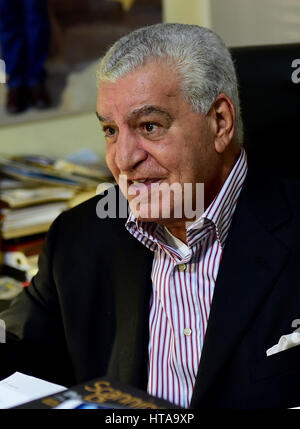 (170309)--Kairo, 9. März 2017 (Xinhua)--Zahi Hawass, Ägyptens Top Archäologe und ehemaligen Antiquitäten Minister spricht in einem exklusiven Interview mit Xinhua in Kairo, Ägypten, 7. März 2017. Es gibt vielversprechende Horizont wartet auf die ägyptisch-chinesische erste archäologische Zusammenarbeit mit der ersten chinesischen archäologische Mannschaft kommt nach Ägypten später dieses Jahr, Zahi Hawass sagte in dem Interview. (Xinhua/Zhao Dingzhe) (Zw) Stockfoto