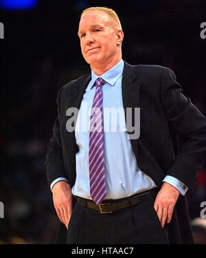 New York, USA. 8. März 2017. St Johns Cheftrainer Chris Mullin während der ersten Runde Big East Turnier spielen im Madison Square Garden in New York City. St Johns Red Storm besiegte die Georgetown Hoyas 74-73. Duncan Williams/CSM/Alamy Live-Nachrichten Stockfoto