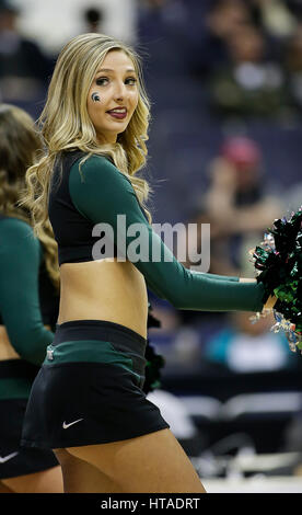 9. März 2017: Michigan State Cheerleader führen, während eine große 10 Männer Basketballturnier-Spiel zwischen der Penn State Nittany Lions und der Michigan State Spartans im Verizon Center in Washington, DC Michigan State Niederlagen Penn State, 78-51. Justin Cooper/CSM Stockfoto