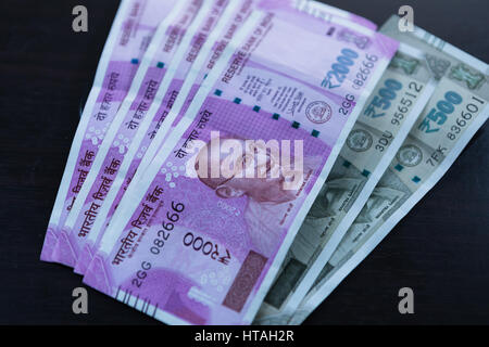 Indien Währung neue 500 und 2000 Rupien Notizen Stockfoto