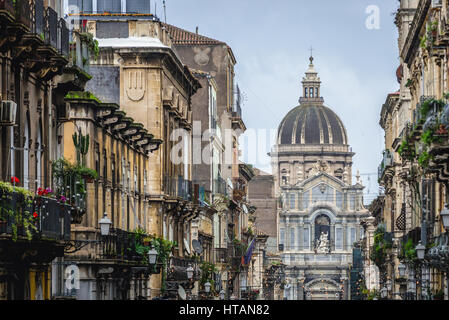 Römisch-katholisch Metropolitan Kathedrale von St. Agatha gesehen von Giuseppe Garibaldi-Straße in Stadt von Catania auf der Ostseite der Insel Sizilien, Italien Stockfoto