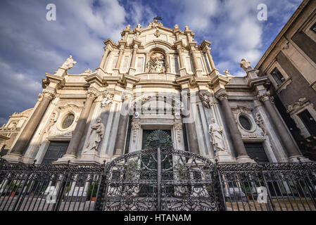 Fassade des römisch-katholischen Metropolitan Kathedrale von St. Agatha am Domplatz in Catania Stadt auf der Ostseite der Insel Sizilien, Italien Stockfoto