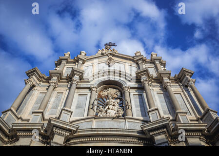 Fassade und St. Agatha Nische des römisch-katholischen Metropolitan Kathedrale von St. Agatha am Domplatz in Catania, Sizilien-Insel, Italien Stockfoto