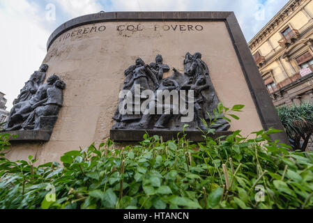 Denkmal von Kardinal Giuseppe Benedetto Dusmet bei Francis of Assisi Square in Catania Stadt auf der Ostseite der Insel Sizilien, Italien Stockfoto