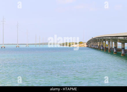 Der Overseas Highway US1, Islamorada in den Florida Keys, USA. Stockfoto