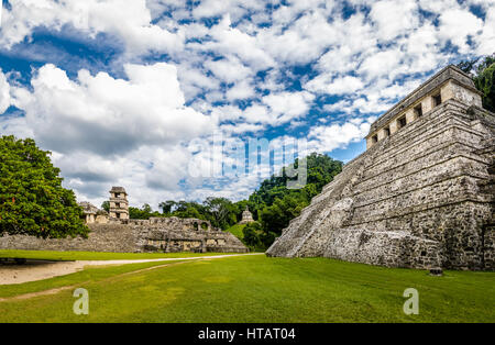 Hauptpyramide und Palast von Maya-Ruinen von Palenque - Chiapas, Mexiko Stockfoto