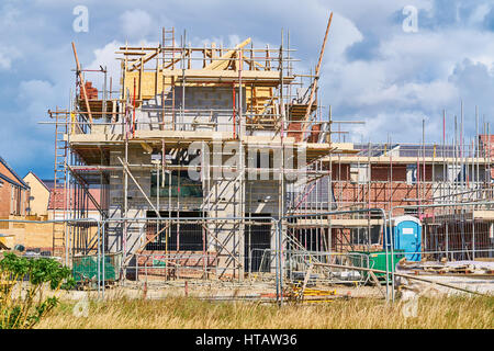 Neu gebaute Häuser in einer Wohnsiedlung in England. Stockfoto