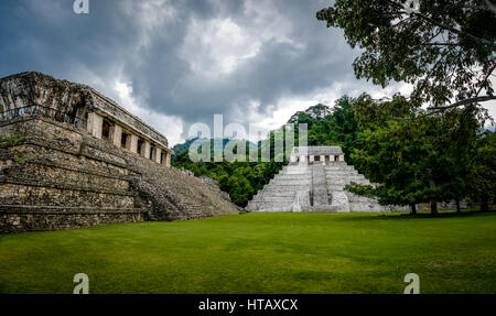 Hauptpyramide und Palast von Maya-Ruinen von Palenque - Chiapas, Mexiko Stockfoto