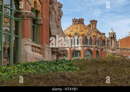 Hospital De La Santa Creu ich Sant Pau, Barcelona, Katalonien, Spanien. Von der katalanischen Modernisme Architekt Lluís Domènech ich Montaner. Stockfoto