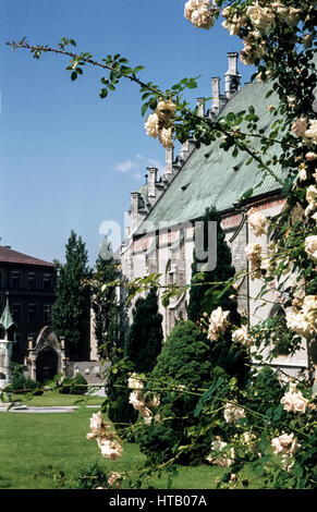Pfarrei Kirche von Schwaz in Tirol im Jahr 1977. Pfarrkirche von Schwaz von Sprungfähigkeit sterben Stockfoto
