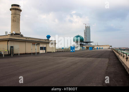 Verfolgen Sie Fiat Lingotto Fabrik, sobald eine Avantgarde auto-Fabrik mit einem Test auf dem Dach und ow ein Entertainment-Komplex. Stockfoto