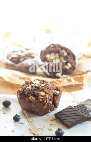 Frische hausgemachte leckere Apfel-Muffins zum Frühstück. Stockfoto