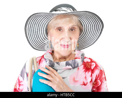 Senior tragen schöne ein Hut mit einem Reise- oder Einkaufstasche auf eine Schulter, Studio gedreht auf weiß Stockfoto