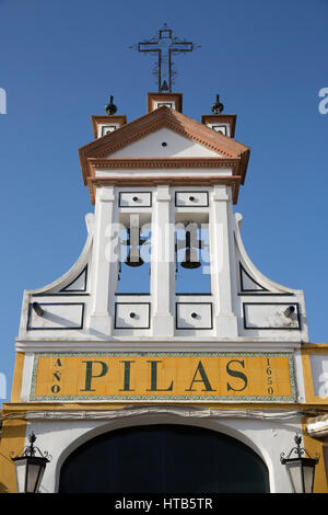 Glockenturm von einer Bruderschaft Haus, El Rocio, Provinz Huelva, Andalusien, Spanien, Europa Stockfoto