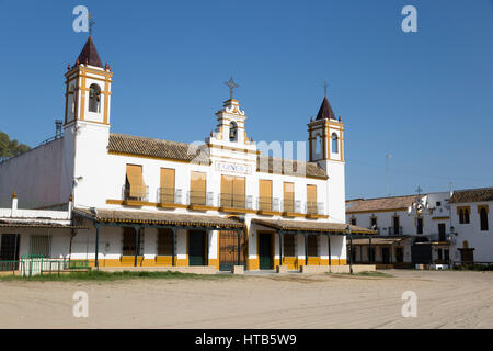 Sand Straßen und Bruderschaft Wohnungen, El Rocio, Provinz Huelva, Andalusien, Spanien, Europa Stockfoto