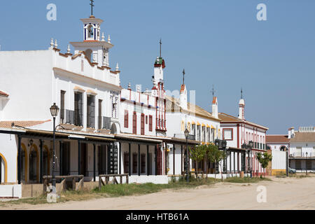 Sand Straßen und Bruderschaft Wohnungen, El Rocio, Provinz Huelva, Andalusien, Spanien, Europa Stockfoto