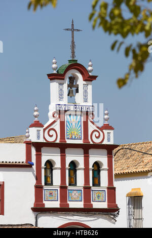 Glockenturm von einer Bruderschaft Haus, El Rocio, Provinz Huelva, Andalusien, Spanien, Europa Stockfoto