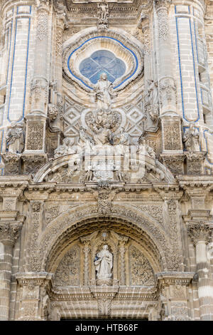 Kunstvoll geschnitzten vorderen Westfassade der Kathedrale von San Salvador, Jerez De La Frontera, Cadiz Provinz, Andalusien, Spanien, Europa Stockfoto