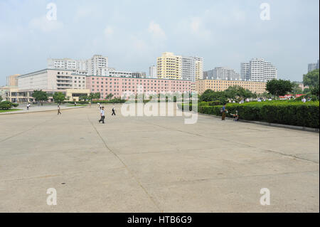 09.08.2012, Pyongyang, Nordkorea - eine Straßenszene in der Mitte der nordkoreanischen Hauptstadt Pjöngjang. Stockfoto