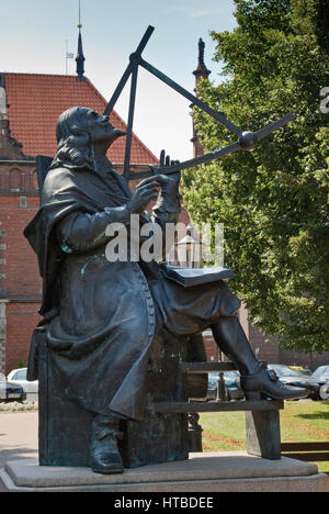 Johannes Hevelius, Holding Astrolabium, Statue enthüllt im Jahr 2006 von Jan Szczypka, in Danzig, Pommern, Polen Stockfoto