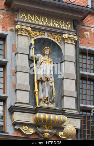 Skulptur von Athena, 1605, am Portal bei großen Arsenal in Danzig, Pommern, Polen Stockfoto