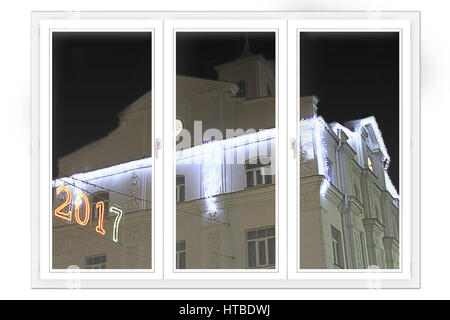 Fenster mit Blick auf Gebäude im Neujahr Beleuchtung eingerichtet. Happy New Year 2018 Stockfoto