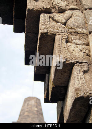 Ein Detail des geschnitzten Reliefs in Borobudur-Tempel in Indonesien. Stockfoto
