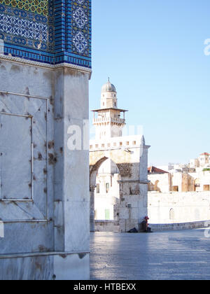 Ein Ausschnitt aus der bunten gekachelten Kuppel des Rock-Moschee in Jerusalem, Israel. Stockfoto