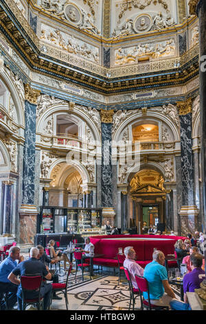 Cafe im Kunsthistorischen Museum, Wien, Österreich Stockfoto