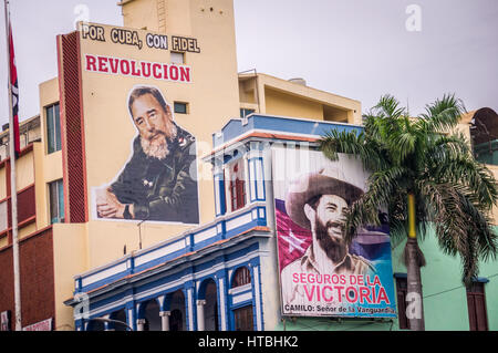 Santiago De Cuba, Kuba am 4. Januar 2015: Plakate von Fidel Castro die Revolution zu werben. Santiago De Cuba gekennzeichnet häufig als Geburtsort von th Stockfoto