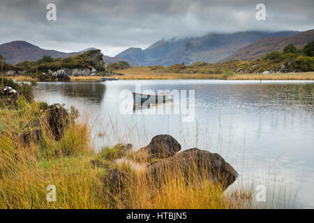 Ein Boot am Obersee, nr Killarney, Co. Kerry, Irland Stockfoto