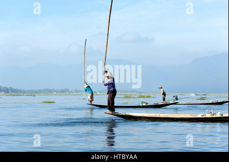 Myanmar (vormals Birmanie). Inle-See. Shan State. Fischer Intha, Volksgruppe der Inle-See Stockfoto