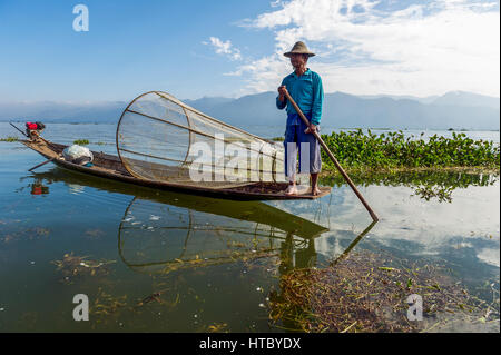 Myanmar (vormals Birmanie). Inle-See. Shan State. Fischer Intha, Volksgruppe der Inle-See Stockfoto