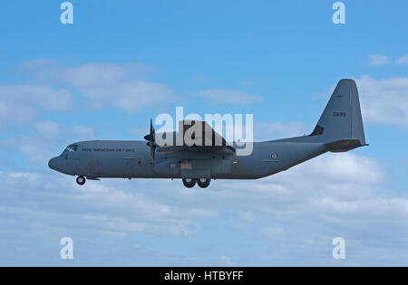 Eine norwegische Super Hercules C130J-30 lohnt sich ein Besuch auf der RAF Base in Lossiemouth in Morayshire Nordosten Schottlands Stockfoto