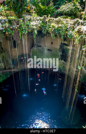 Cenote Ik Kil - Yucatan, Mexiko Stockfoto