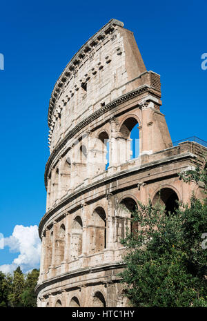 Wölbt sich monumentale Außenring Kolosseum in Rom Stockfoto