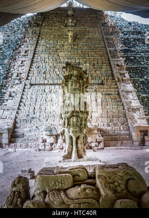 Hieroglyphische Treppe im Maya-Ruinen - Ausgrabungsstätte Copan, Honduras Stockfoto