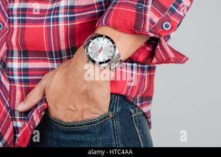 Closeup schönen Luxus-Uhr am Handgelenk des Mannes Stockfoto