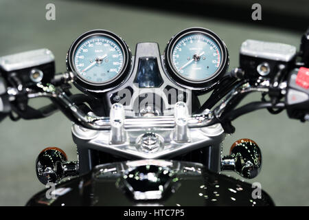 Motorrad-Control-Panel mit Tacho Dashboard im Motorrad. Stockfoto